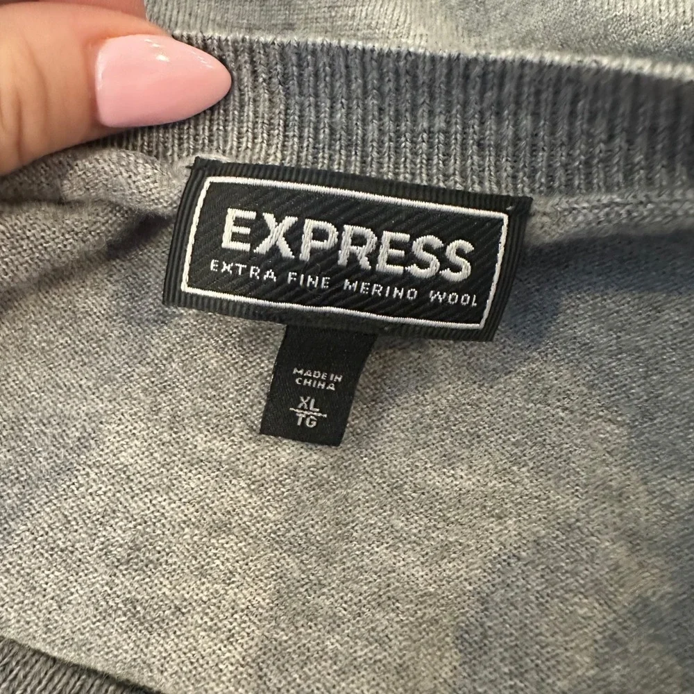 Express Mens Minimalist Merino Wool V-Neck Button Cardigan Sweater Gray XL Basic